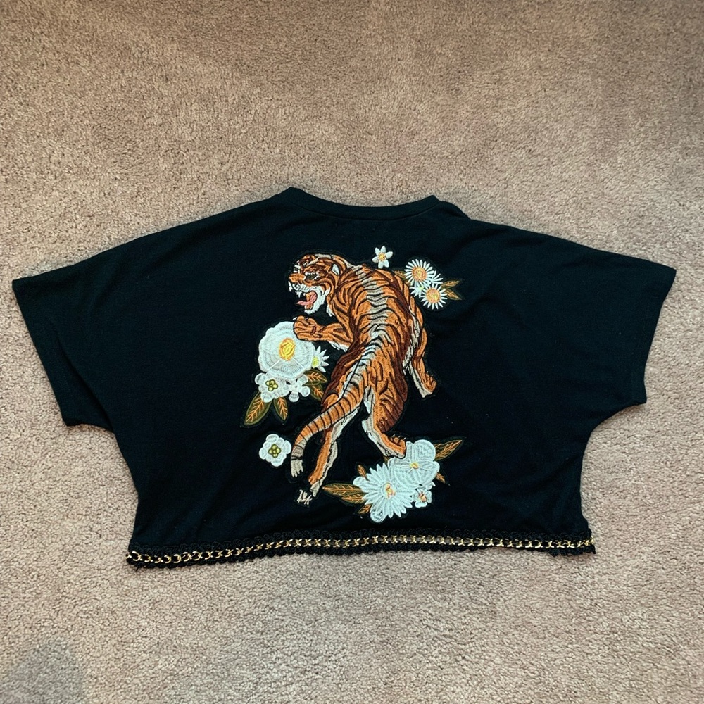 Cropped tiger shirt